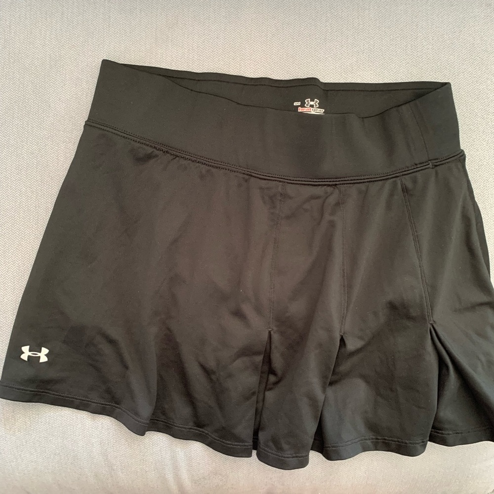 Under Armour black skirt and shorts (Skort) size Small